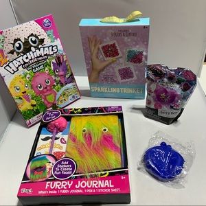 Girls’ Toy Lot of 5 Coin Purse Hatchimals game NEW